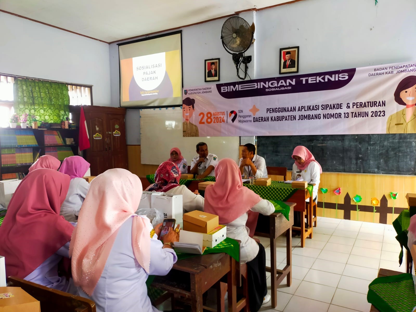 BADAN PENDAPATAN DAERAH KABUPATEN JOMBANG GELAR SOSIALISASI PAJAK PBJT MAKAN MINUM KE KECAMATAN